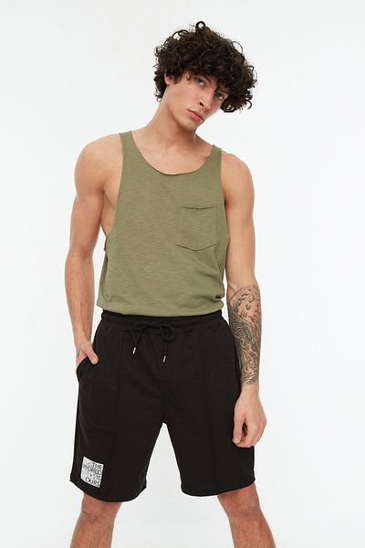 Trendyol Collection Mittellange schwarze Shorts mit Aufdruck – Gummibund, Nahtdetail TMNSS21SR0212