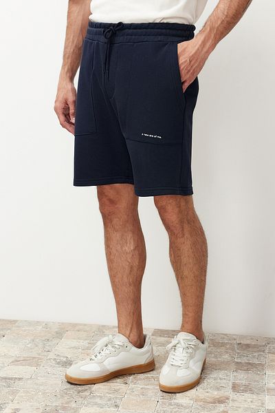 Trendyol Collection Šortky běžného střihu a Bermudy s textovým potiskem - TMNSS24SR00056