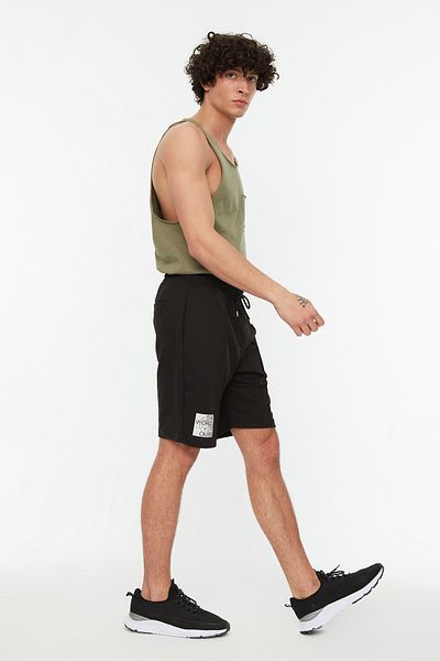 Trendyol Collection Mittellange schwarze Shorts mit Aufdruck – Gummibund, Nahtdetail TMNSS21SR0212