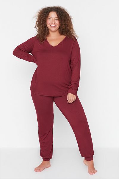 Trendyol Curve Weinrotes Pyjama-Set aus Single-Jersey mit V-Ausschnitt - TBBAW23AI00007