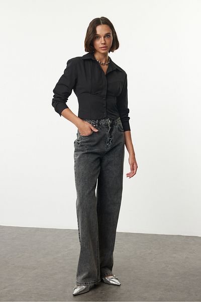 Trendyol Collection Tailliertes schwarzes Hemd - Taillierte Passform TWOAW25GO00075