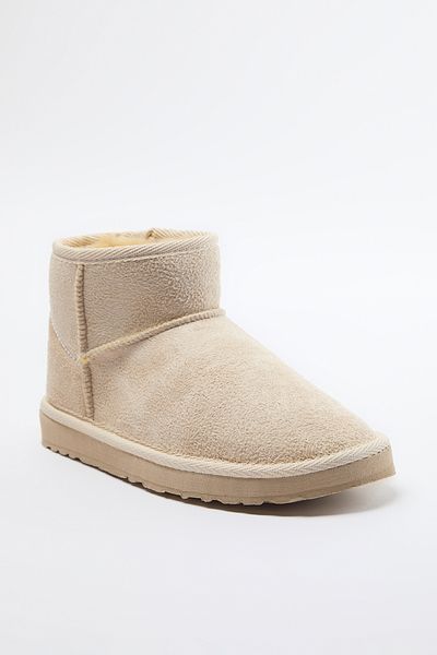 TRENDYOL SHOES Γυναικείες μπότες σε μπεζ γούνα με στρογγυλά δάχτυλα επίπεδη επίπεδη γόβα TAKAW25BO00029