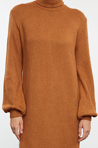 Trendyol Collection Svetrové šaty z pleteniny Tile Midi Soft Textured - TWOAW24EL00033