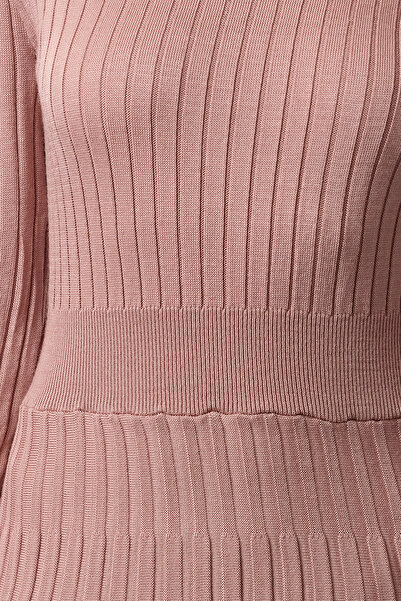 Trendyol Collection Mini úpletové šaty Rose Dried Frilly - stojáček Twoaw25El00047