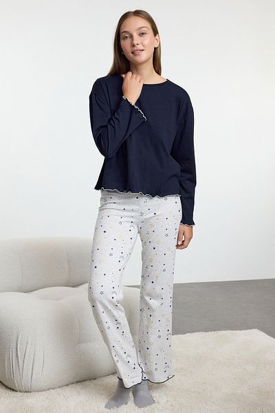 Trendyol Collection Marineblaues Baby-Pyjama-Set mit Galaxiemuster – mit Blatt- und Overlock-Detail THMAW25PT00205