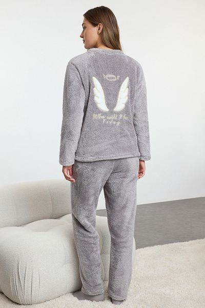 Trendyol Collection Szürke hátsó hímzés részletes Wellsoft téli kötött pizsama szett THMAW25PT00129