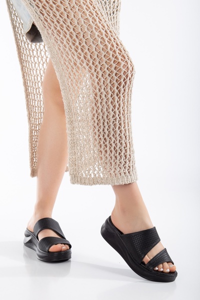 MFT AYAKKABI Жіночі тапочки на товстій підошві, чорні