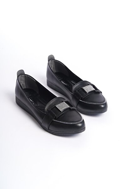 Preshley Women's Arya Black Jewelled Buckle Treated Flat Ballerinas