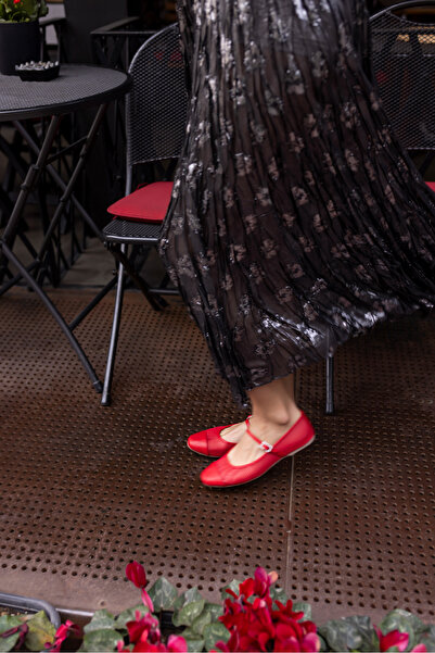 ANGELİNA JONES PETROV KADIN KIRMIZI FİLE DETAYLİ BABET