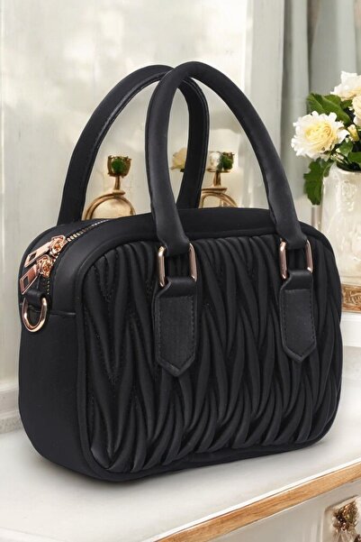 Les Crioch Black Quilted Lined Women's Shoulder Bag - Hand and Cross Design