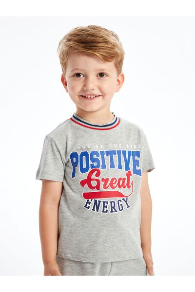 LC Waikiki Crew nyakú nyomott póló és rövidnadrág kisfiúknak - 2 db-os készlet