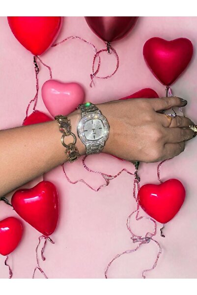 Arabasına Aşıklar Kulubü Kristal full taşlı gümüş renk saat