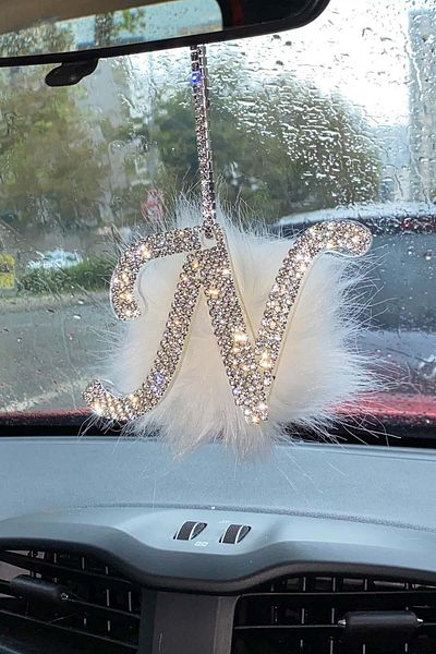 Arabasına Aşıklar Kulubü White Feather N Letter I Stone Rearview Mirror Necklace Accessory