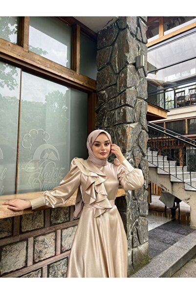 KADNER Milena Bej Önü Fırfırlı Şanel Saten Kumaş Lüks Tesettür Abiye Elbise