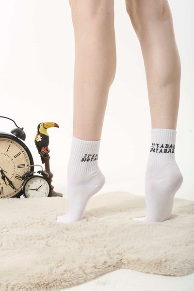 Socks Tunnel Είναι μια κακή μέρα, όχι μια κακή ζωή Γραπτές λευκές κάλτσες με σχέδια