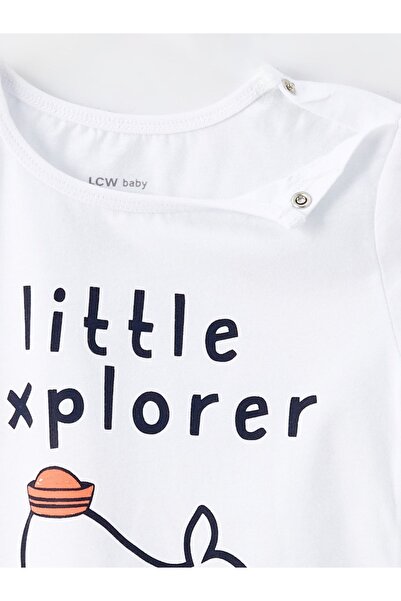 LC Waikiki Nyakú nyomott pizsama szett kisfiúnak rövidnadrággal - 3 db-os készlet