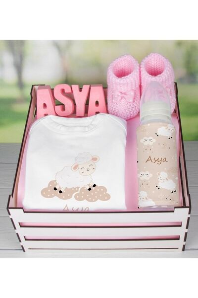 EJOYA Ahşap Sandıkta Kişiye Özel Zıbın Biberon Taş Isimlik Ve Patik Bebek Hediye Seti 109503