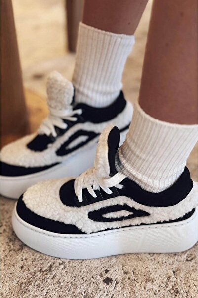 I Love Shoes Γυναικεία αθλητικά παπούτσια Poffy Plush με χοντρή σόλα Μαύρο-Λευκό