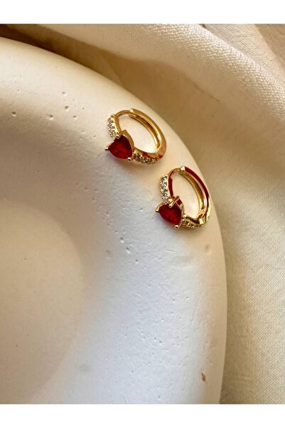 Esmeray Aksesuar Vip Çelik Gold Renk Zirkon Taş Kırmızı Kalp Detaylı Halka Küpe Genişlik 1,5 cm.