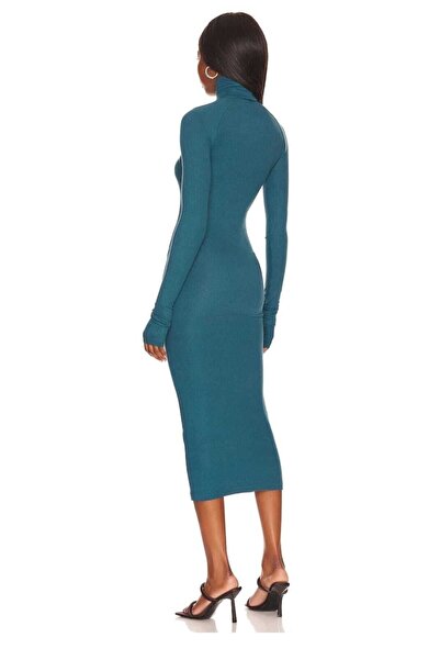 Zagrep Дамска рокля от копринен джърси в петролно зелено с поло яка и прозорци, без пръсти