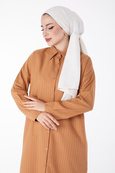 TOFİSA Žánrové pruhované dámské košilové šaty s kapucí - 24615