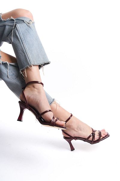 SKY UP Women's Shoes, Burgundy Heels, Adjustable Belt Buckle for Scalloped Feet