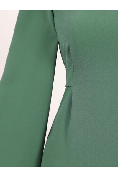 Modamorfo Šaty s výstřihem a pasem - zelené