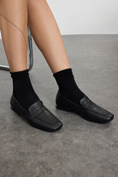 TRENDYOL SHOES Черни равни дамски мокасини
TAKAW25LA00005