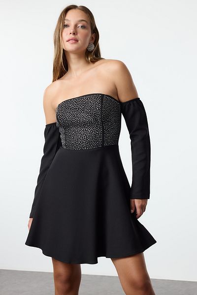 Trendyol Collection Černý límec Carmen Stone Print Tkané drobné večerní šaty Noční šaty pro návrat domů
