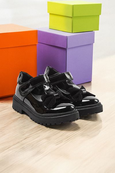 TRENDYOL SHOES Balerini negri cu bandă în T pentru fetiță - TAKAW25BE00016