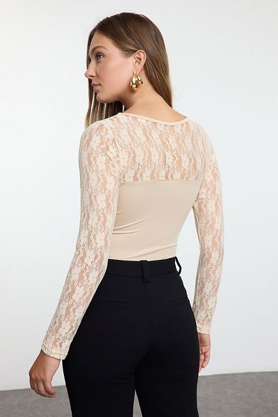 Trendyol Collection Dehnbarer Spitzenbody mit V-Ausschnitt - Gestrickt mit Druckknöpfen Twoaw24bd00020