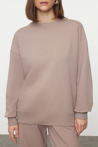 Trendyol Collection Nerzfarbene, bequeme Passform – Trainingsanzug-Set aus Stricksweatshirt und -hose mit weitem Bein TWOAW25EM00004