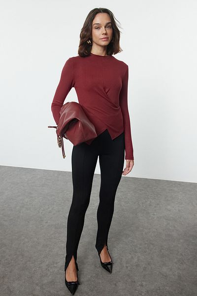Trendyol Collection Bluză tricotată roșie Claret Slim Fit - Detaliu la două piept și draperii, potrivită pentru corp TWOAW25BZ00216