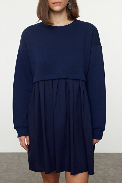 Trendyol Collection Темно-синя плісирована детальна сукня А-силуету Garni однотонного плетіння TWOAW25EL00122