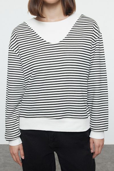 Trendyol Collection Dick gestrickt - Wide Fit Kragen Schwarz gestreiftes Sweatshirt TWOAW25SW00010