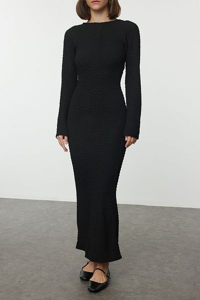 Trendyol Collection Schwarzes Maxi-Strickkleid - glatte Textur, körperbetont TWOAW25EL00097