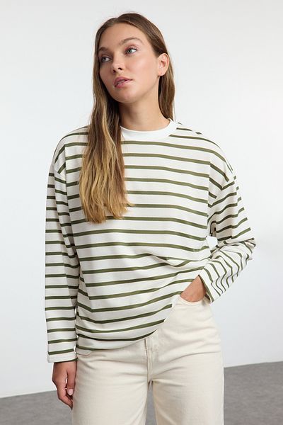 Trendyol Collection Khakifarbenes, gestreiftes, übergroßes, dünnes Strick-Sweatshirt mit Rundhalsausschnitt - TWOAW23sw00326