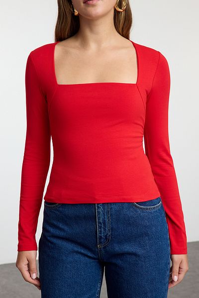 Trendyol Collection Piros karcsú, kötött blúz – négyzet alakú gallér, húzózsinór részlet Twoaw25bz00194