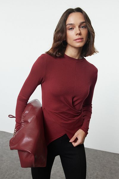 Trendyol Collection Bluză tricotată roșie Claret Slim Fit - Detaliu la două piept și draperii, potrivită pentru corp TWOAW25BZ00216
