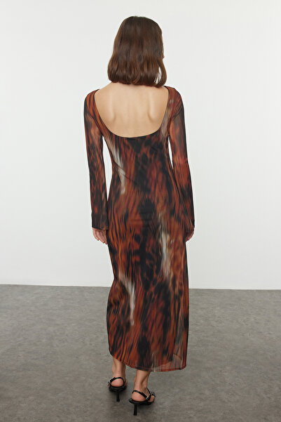 Trendyol Collection Flexibilní tylový člunový krk – zadní Maxi pletené šaty s nízkým střihem TWOAW25EL00223