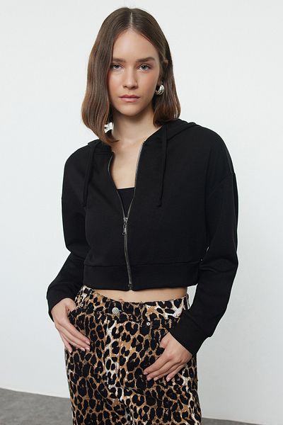 Trendyol Collection Černá mikina s kapucí na zip Crop/Short Regular/Regular Fit Pletená mikina TWOAW25SW00117
