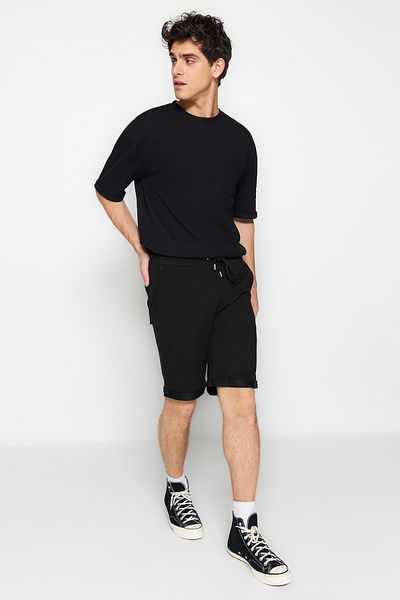 Trendyol Collection Středně dlouhé černé šněrovací kraťasy s dvojitou gumou v pase – TMNSS21SR0046