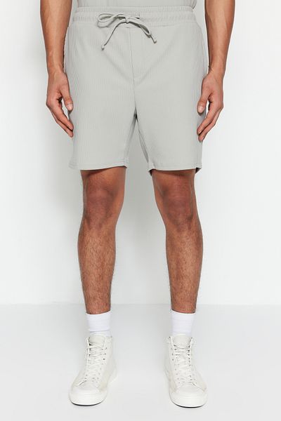 Trendyol Collection Mittellange, graue, strukturierte Shorts – Kordelzug, normale Passform TMNSS23SR00039