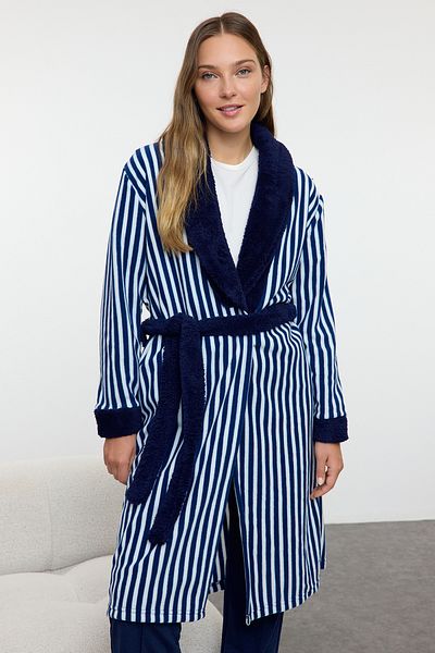 Trendyol Collection Marineblauer gestreifter Fleece-Winter-Strickmantel mit Gürtel THMAW25SB00008