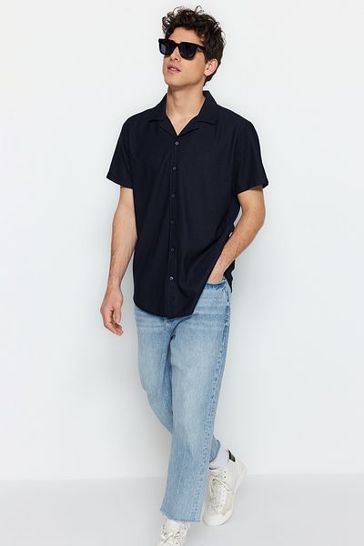 Trendyol Collection Letní košile s límcem Apache v námořnické modré - Regular Fit TMNSS23GO00105