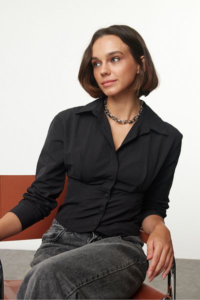 Trendyol Collection Tailliertes schwarzes Hemd - Taillierte Passform TWOAW25GO00075