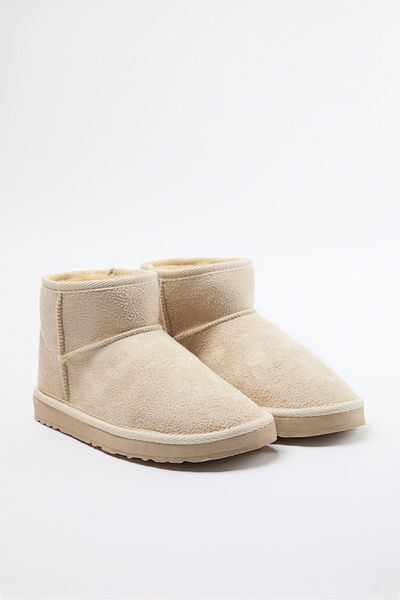TRENDYOL SHOES Γυναικείες μπότες σε μπεζ γούνα με στρογγυλά δάχτυλα επίπεδη επίπεδη γόβα TAKAW25BO00029
