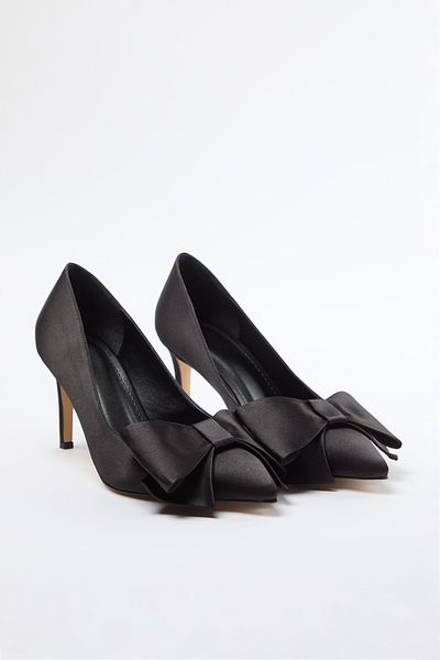 TRENDYOL SHOES Satin-Schwarz-Stiletto – klassische Damenschuhe mit dünnem Absatz TAKAW25TO00032