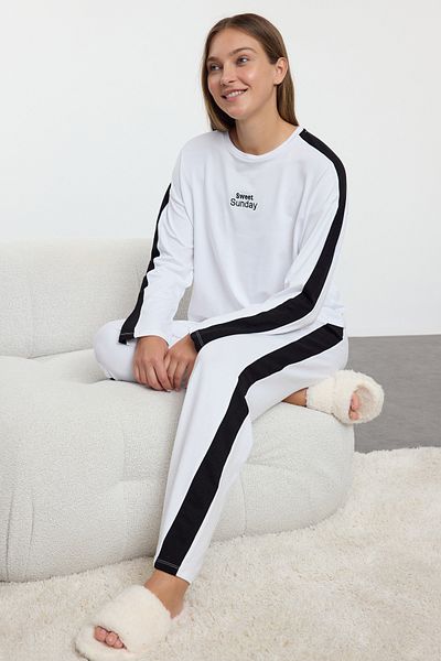 Trendyol Collection Pamut fehér szlogencsíkos pizsama szett - THMAW25PT00010
