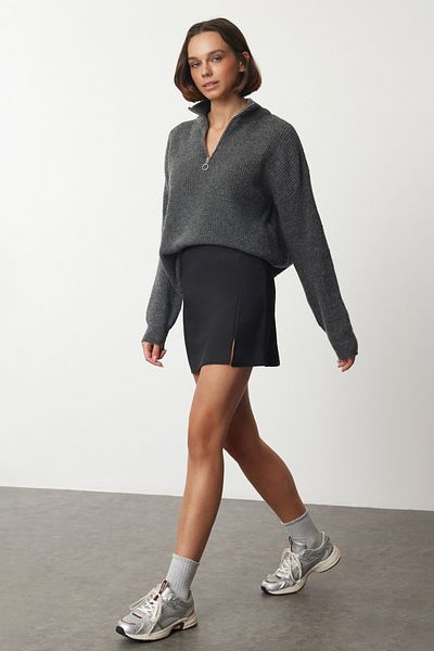 Trendyol Collection Mini tkaná sukně - černá s detailem rozparku Twoaw25Et00063